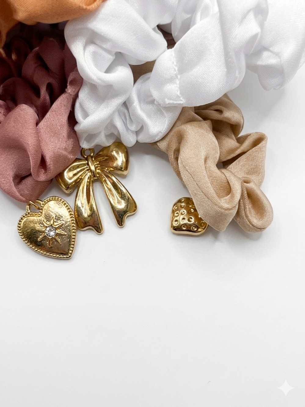 nOir Scrunchie Pack with Charms - Picture 2 of 3